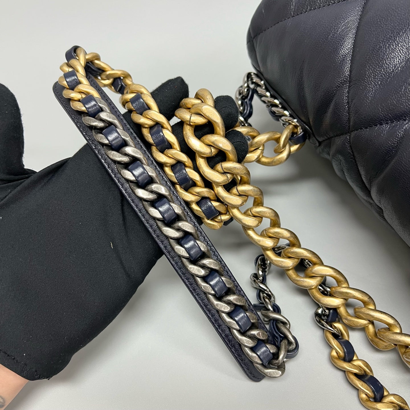 Chanel - 19 - Leather - Navy - (medium)