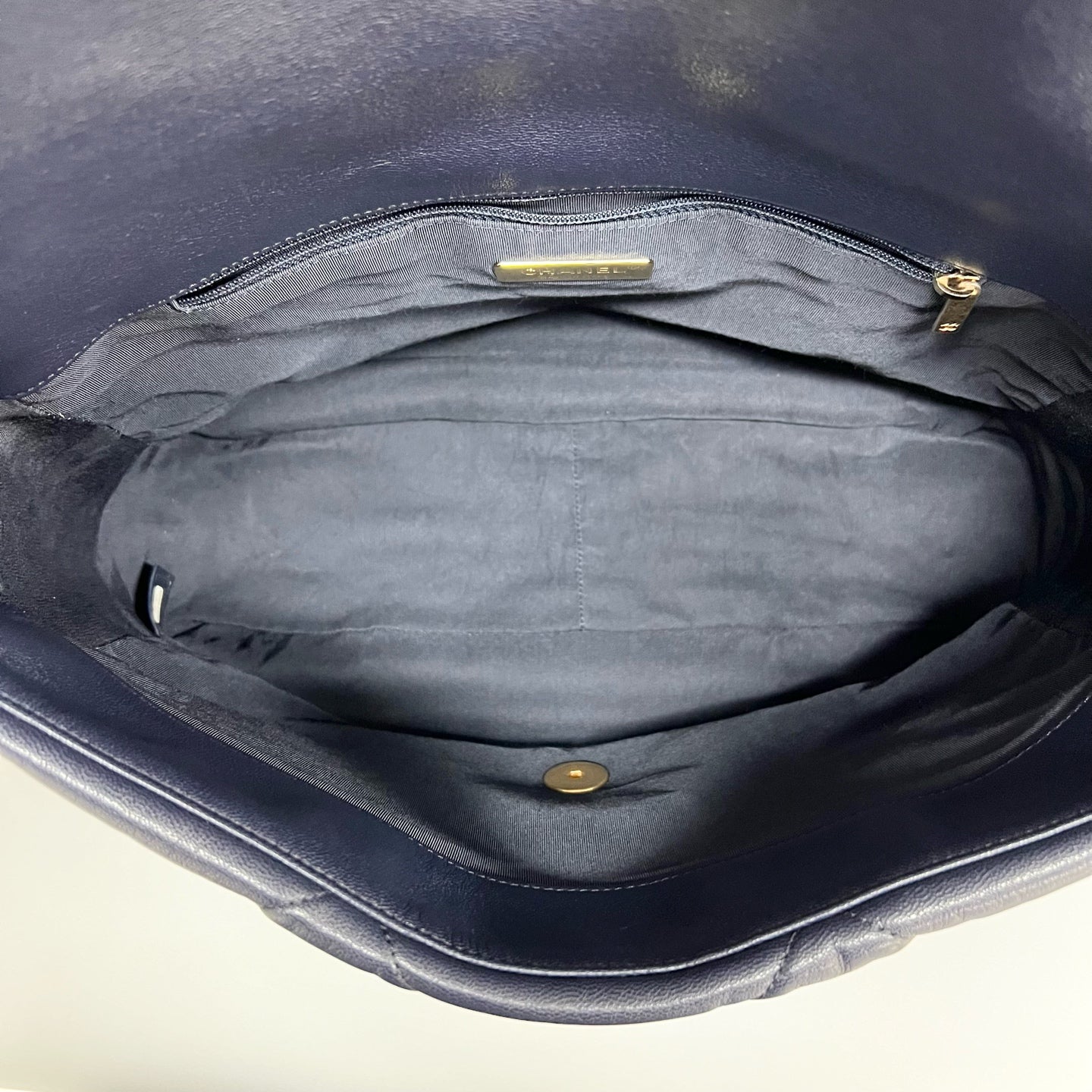 Chanel - 19 - Leather - Navy - (medium)