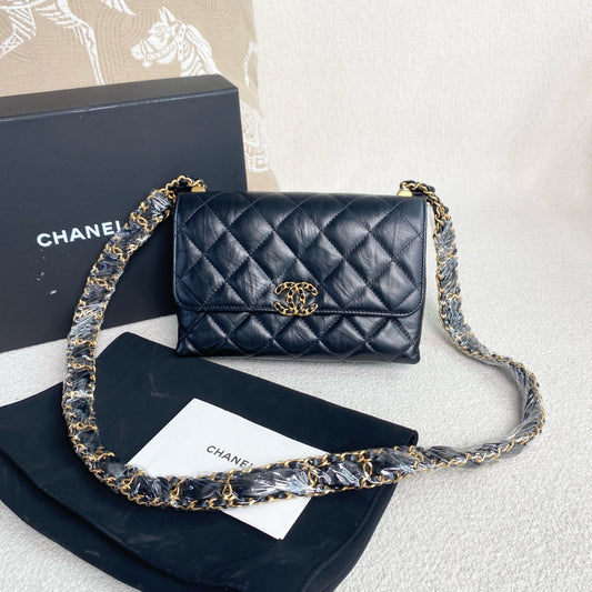 Chanel - 19 Series Small Flap Bag - Cowhide leather - Black with Gold-Tone Hardware - (mini)