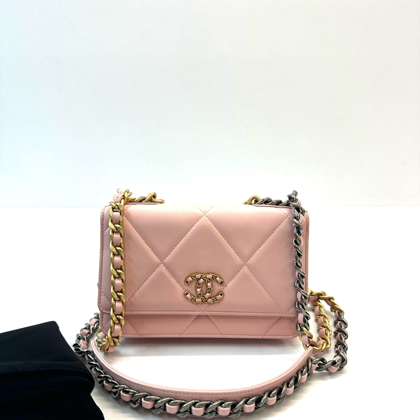 Chanel - 19 WOC - Leather - Pink