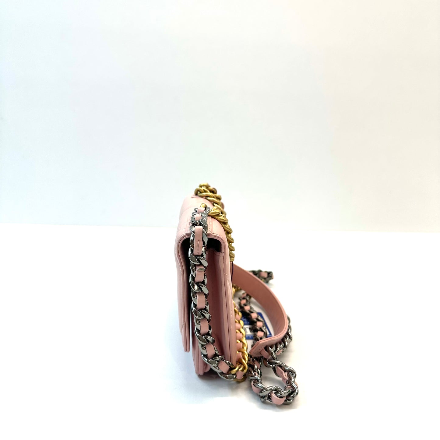 Chanel - 19 WOC - Leather - Pink