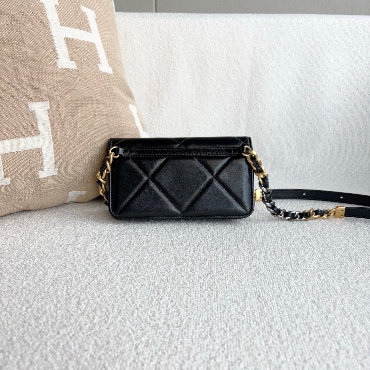 Chanel - 19 WOC Belt Bag - Lambskin leather - Black - (mini)