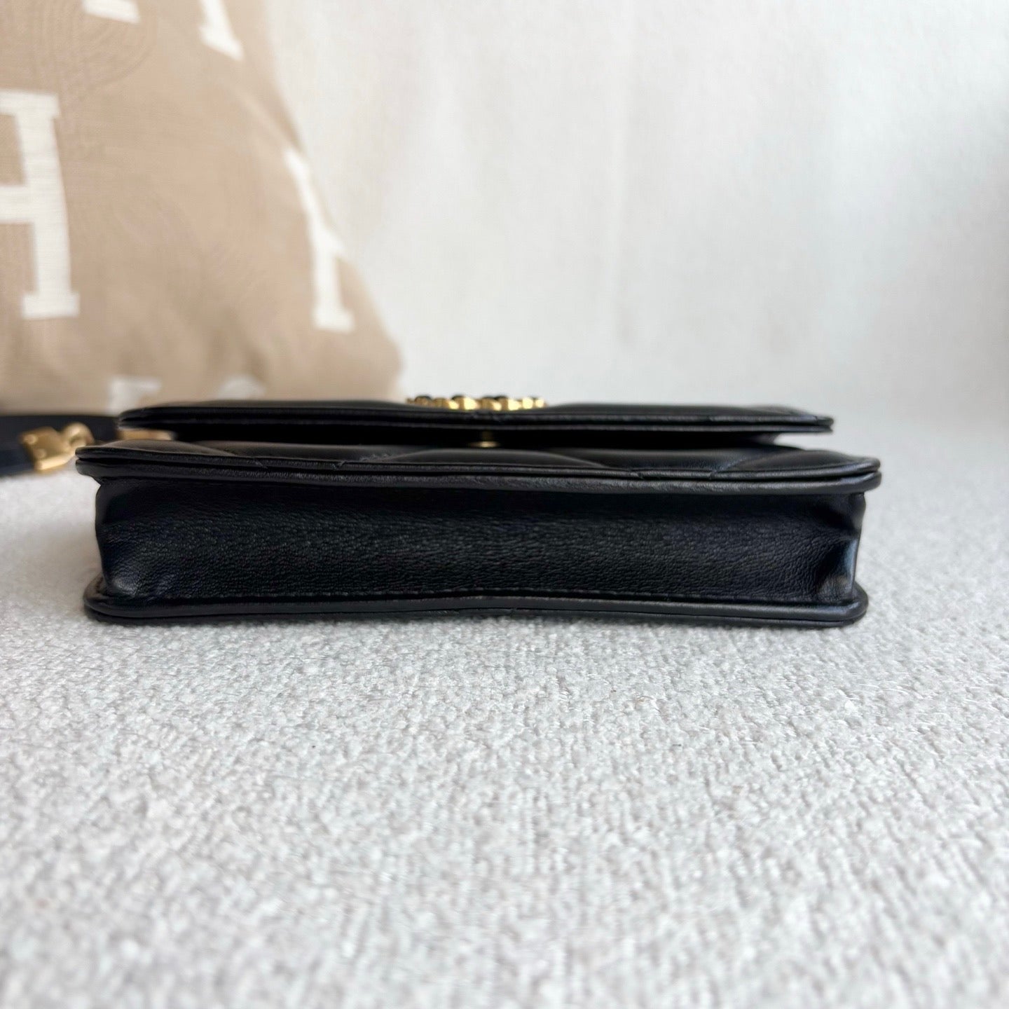 Chanel - 19 WOC Belt Bag - Lambskin leather - Black - (mini)