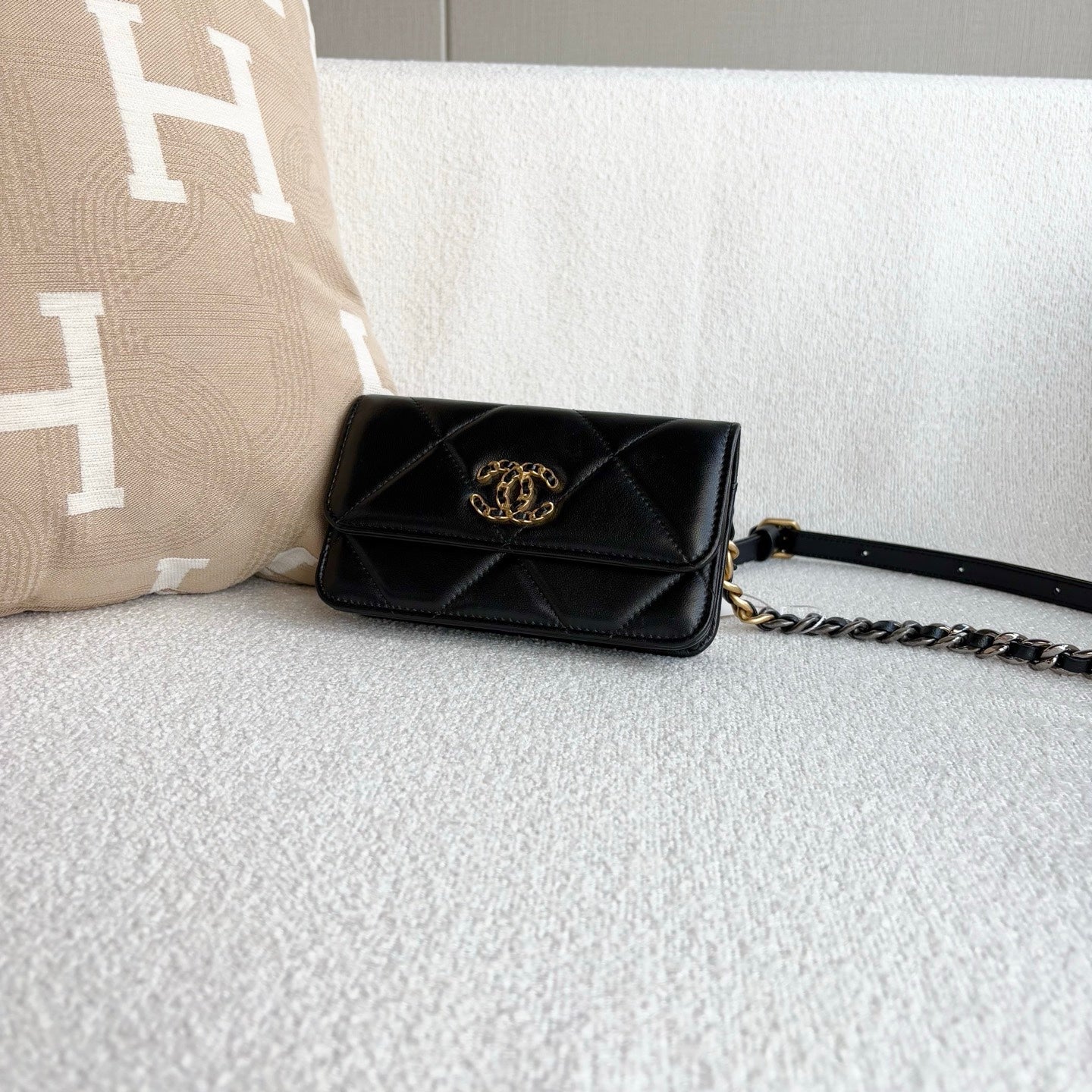 Chanel - 19 WOC Belt Bag - Lambskin leather - Black - (mini)