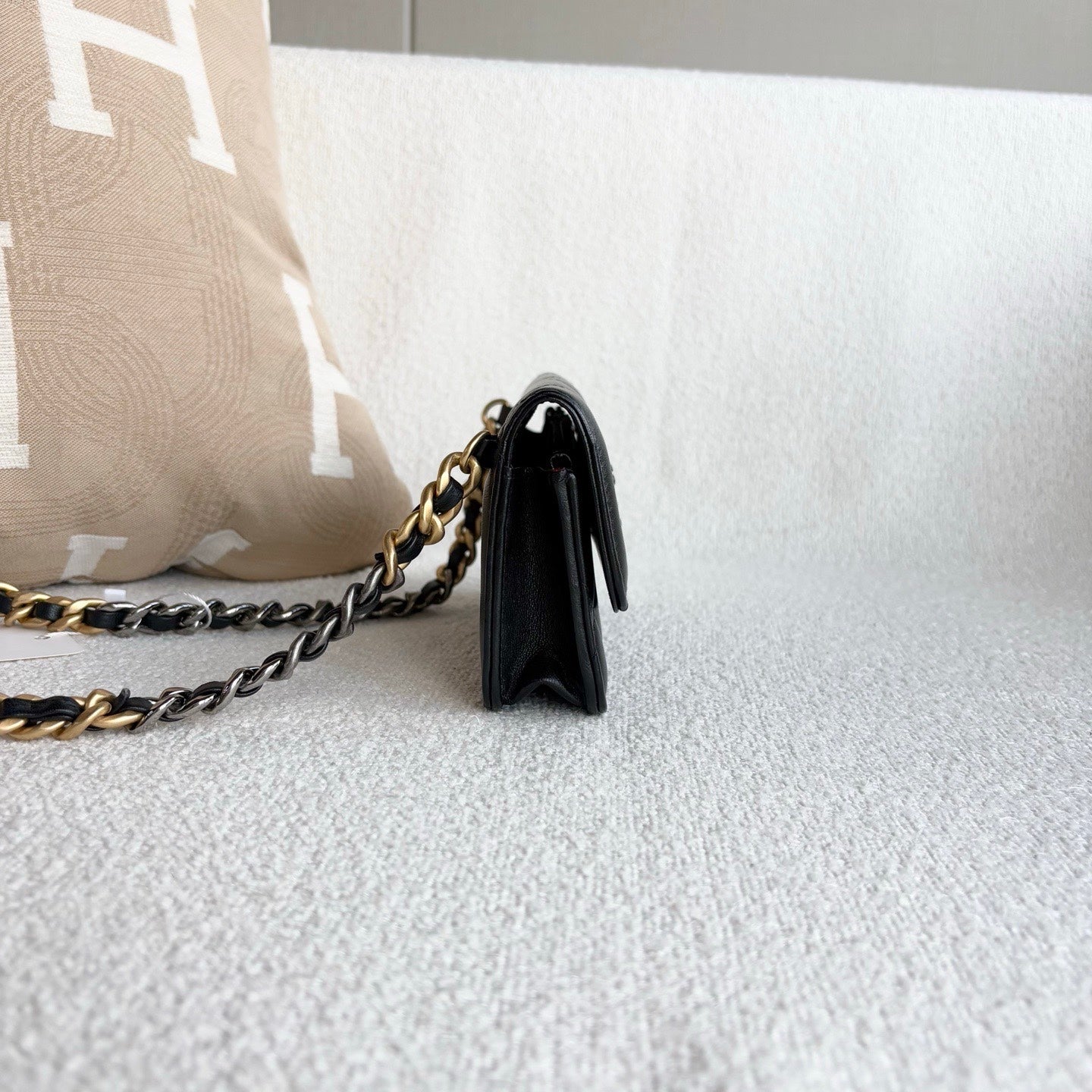 Chanel - 19 WOC Belt Bag - Lambskin leather - Black - (mini)