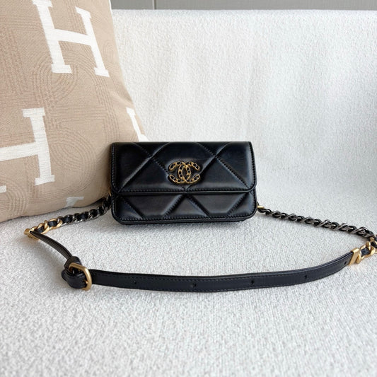 Chanel - 19 WOC Belt Bag - Lambskin leather - Black - (mini)