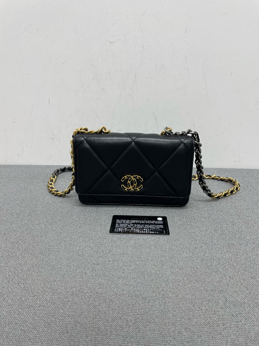 Chanel - 19 WOC - Leather - Black - (mini)