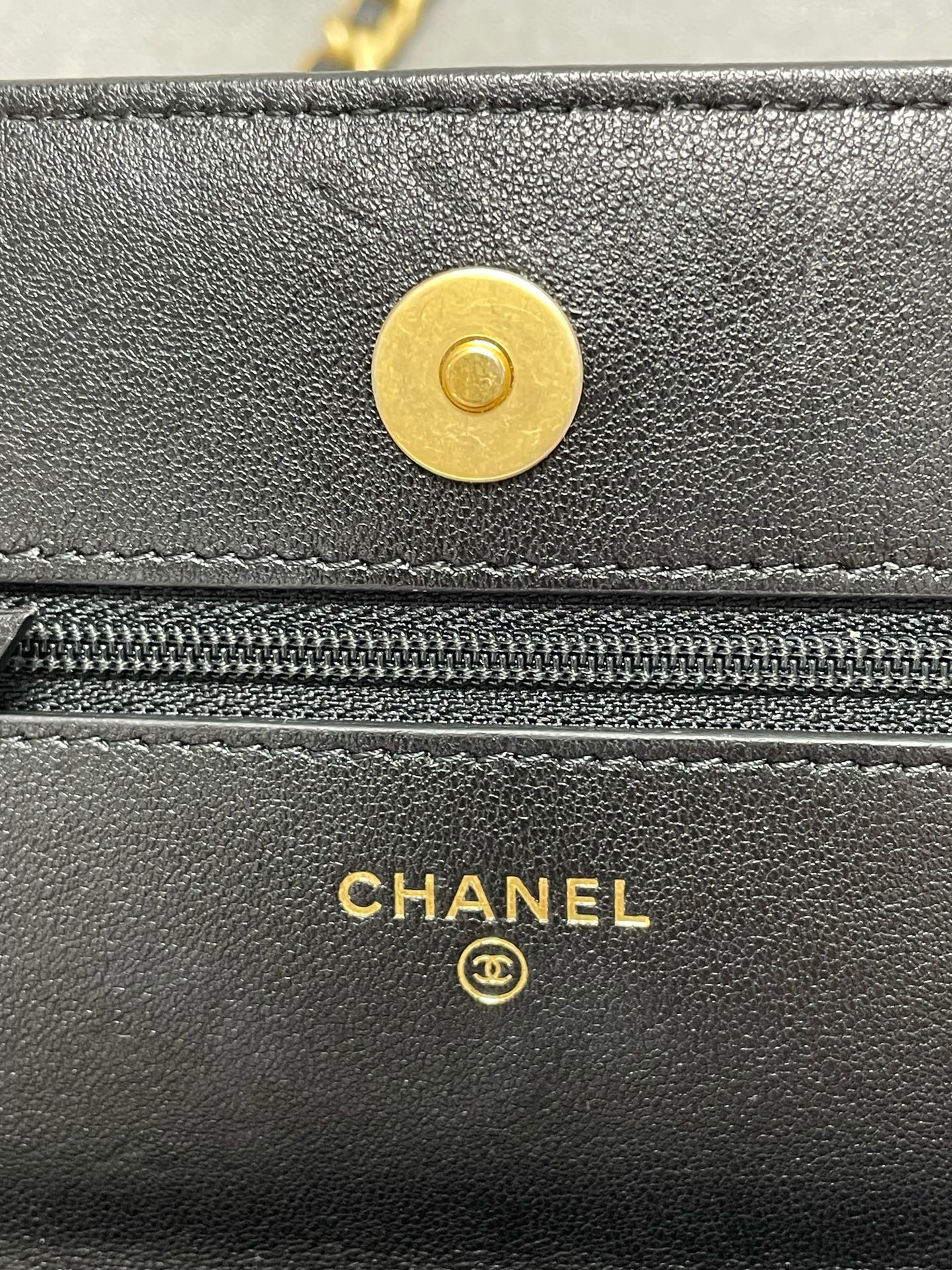 Chanel - 19 WOC - Leather - Black - (mini)