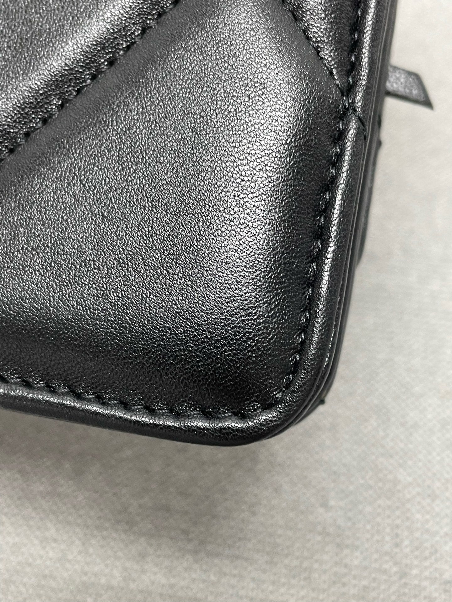 Chanel - 19 WOC - Leather - Black - (mini)