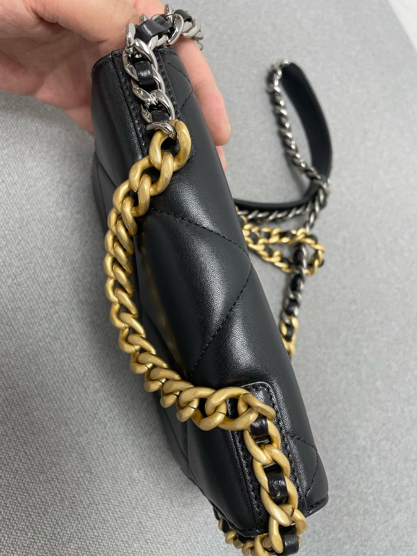 Chanel - 19 WOC - Leather - Black - (mini)