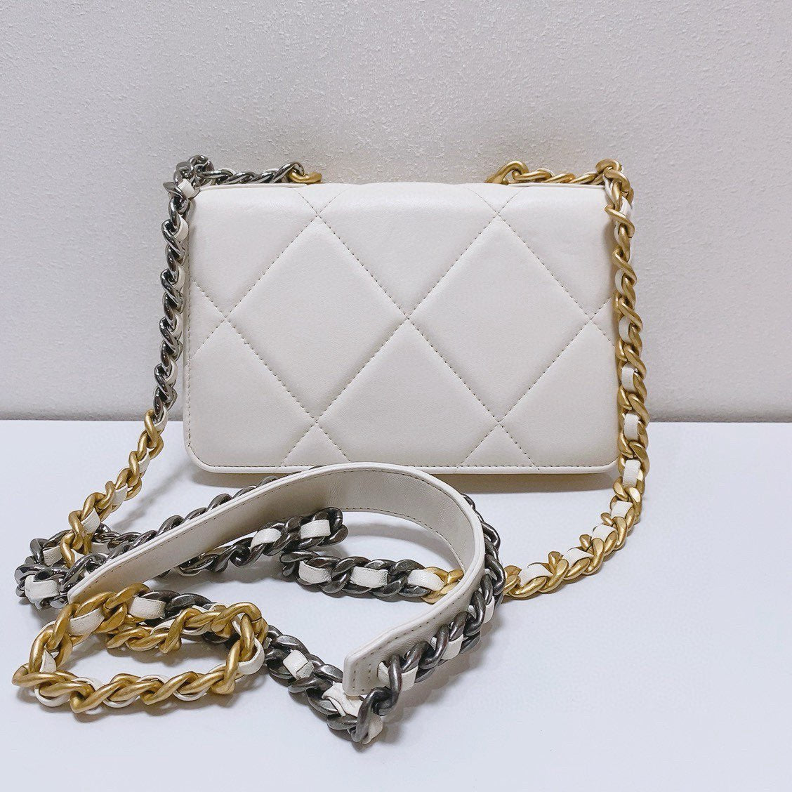 Chanel - 19 WOC (Wallet on Chain) - Lambskin leather - White with Mixed Metal Hardware - (Mini)