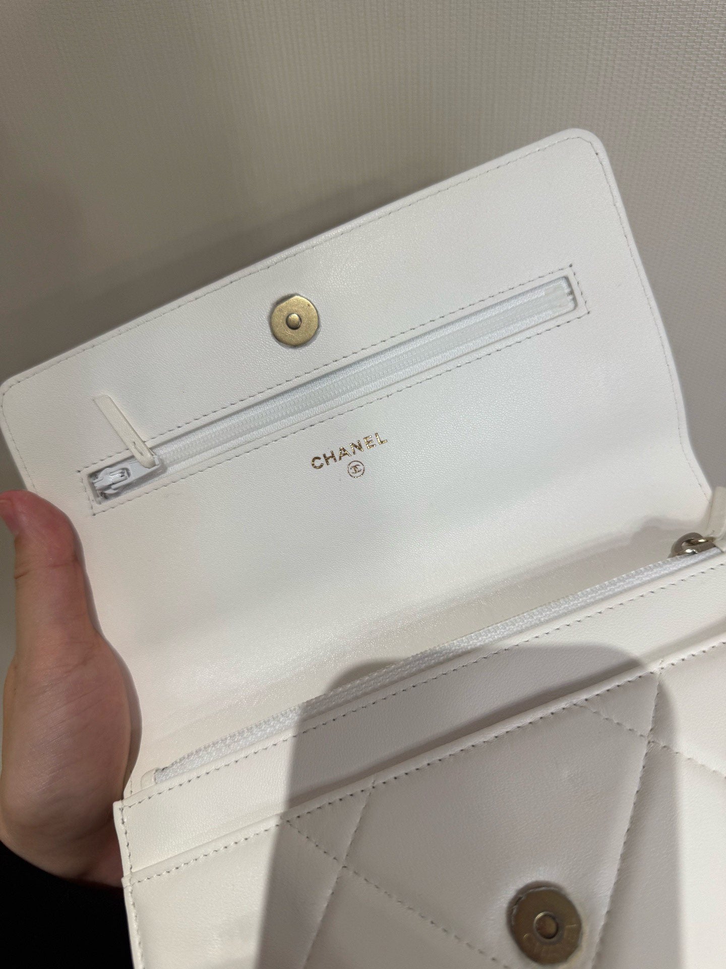 Chanel - 19 WOC (Wallet on Chain) - Lambskin leather - White with Mixed Metal Hardware - (Mini)