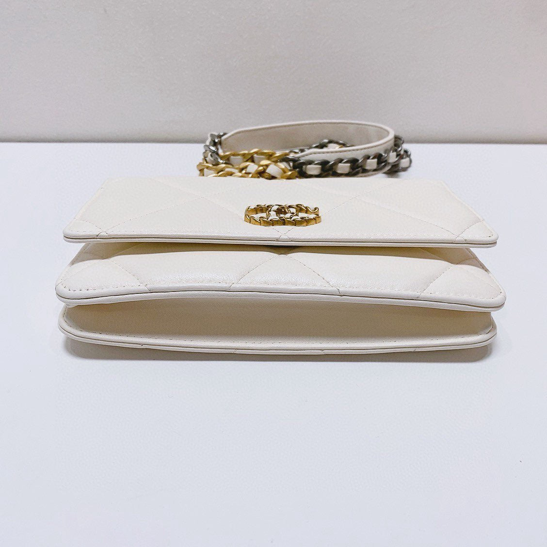 Chanel - 19 WOC (Wallet on Chain) - Lambskin leather - White with Mixed Metal Hardware - (Mini)