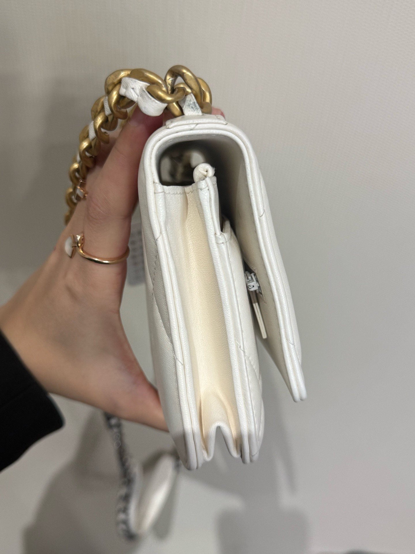 Chanel - 19 WOC (Wallet on Chain) - Lambskin leather - White with Mixed Metal Hardware - (Mini)