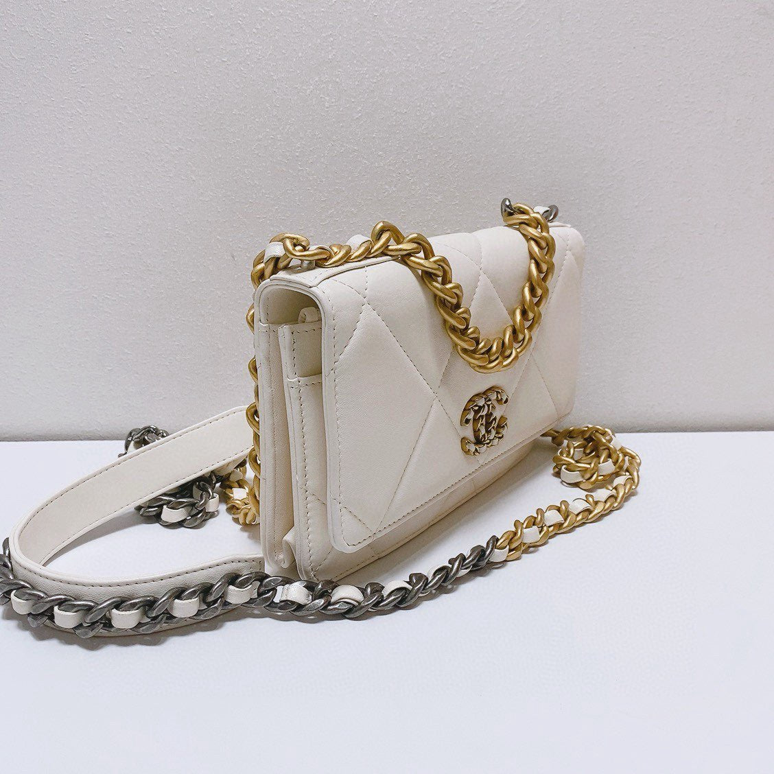 Chanel - 19 WOC (Wallet on Chain) - Lambskin leather - White with Mixed Metal Hardware - (Mini)
