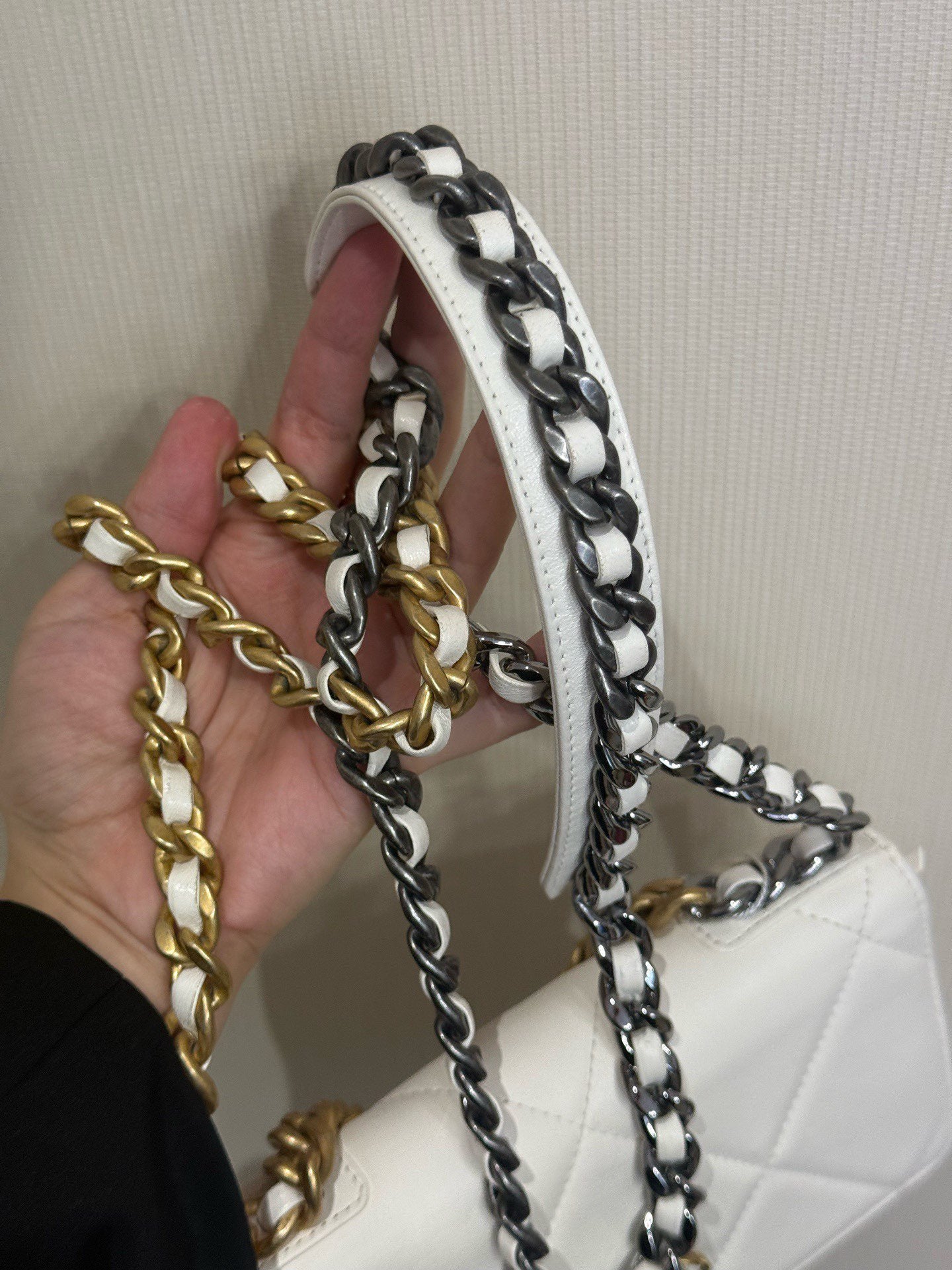 Chanel - 19 WOC (Wallet on Chain) - Lambskin leather - White with Mixed Metal Hardware - (Mini)