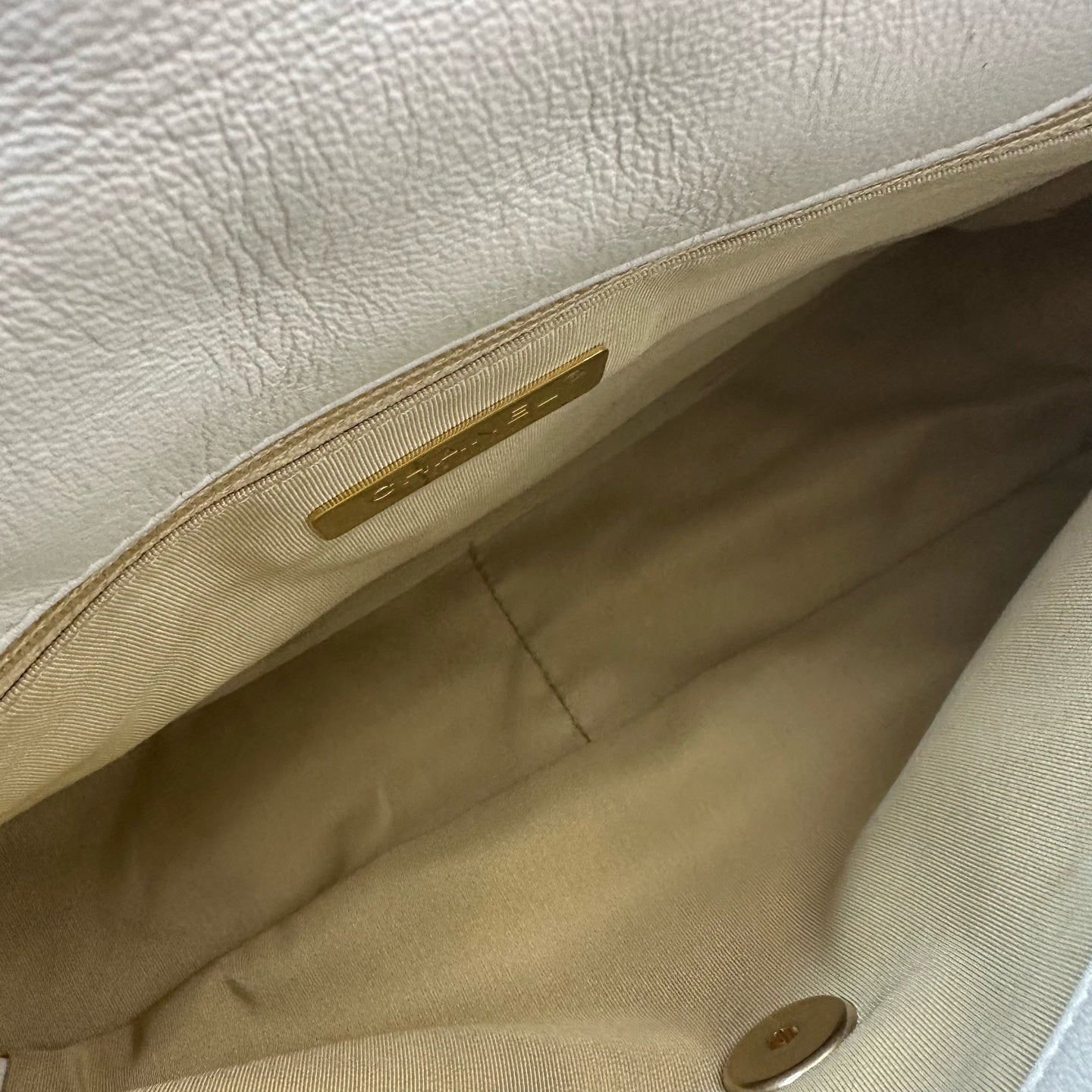 Chanel - 19bag - Leather - White