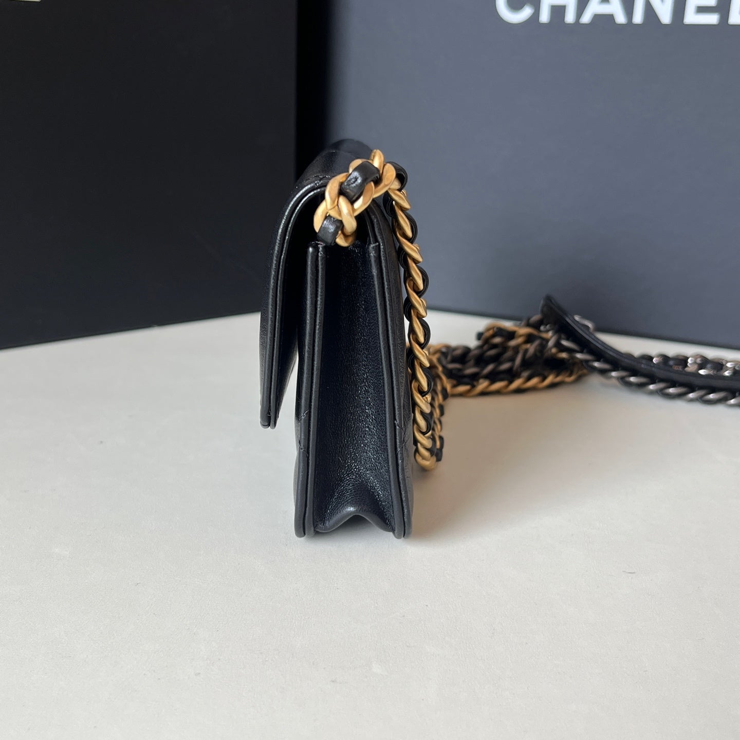 Chanel - 19bag - Leather - Black - (mini)