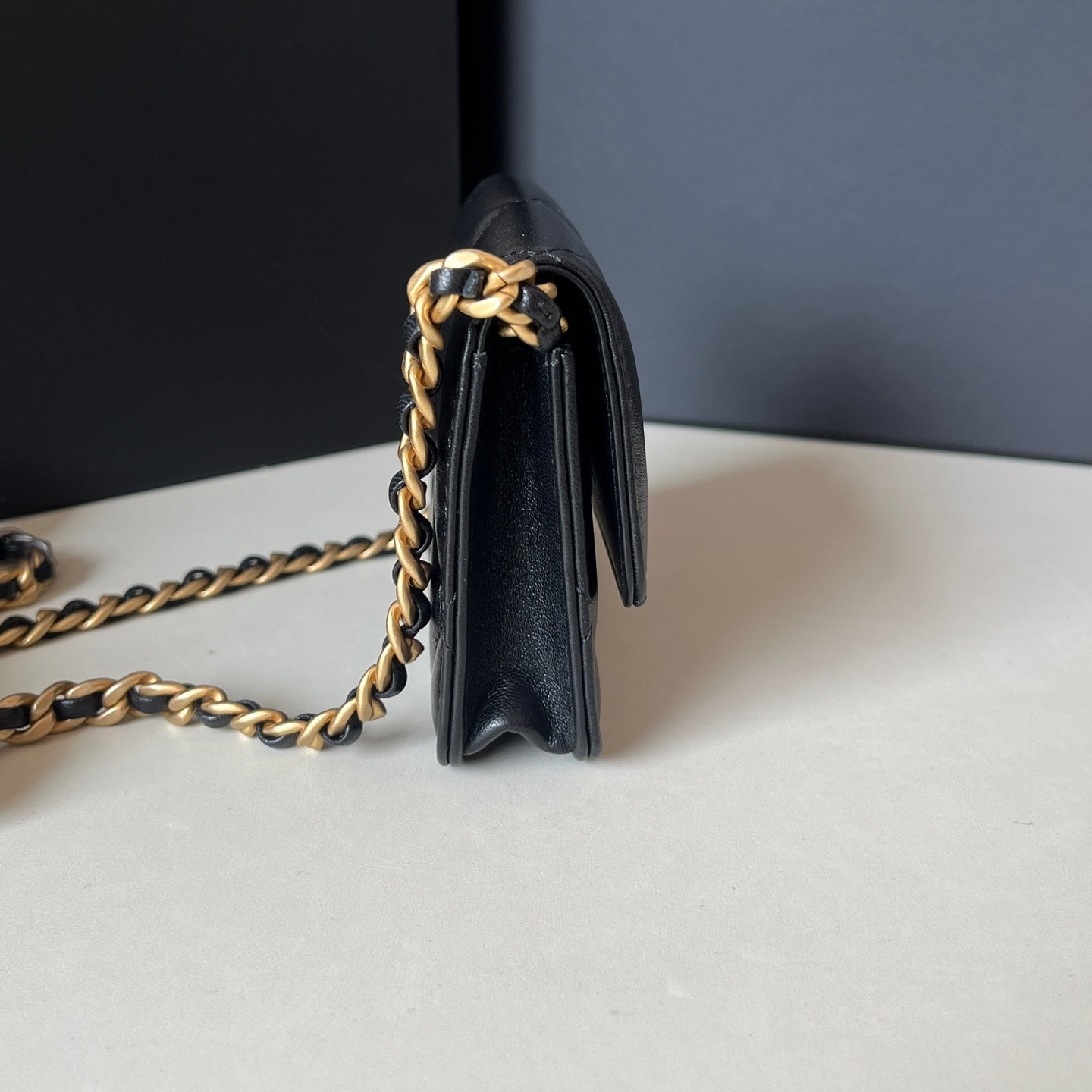 Chanel - 19bag - Leather - Black - (mini)