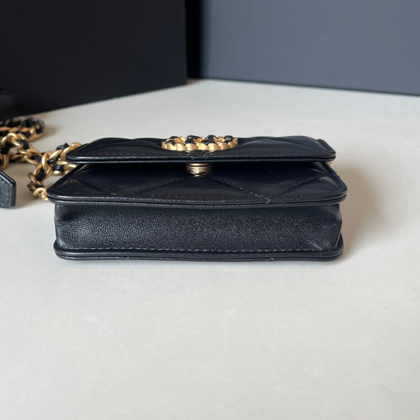 Chanel - 19bag - Leather - Black - (mini)