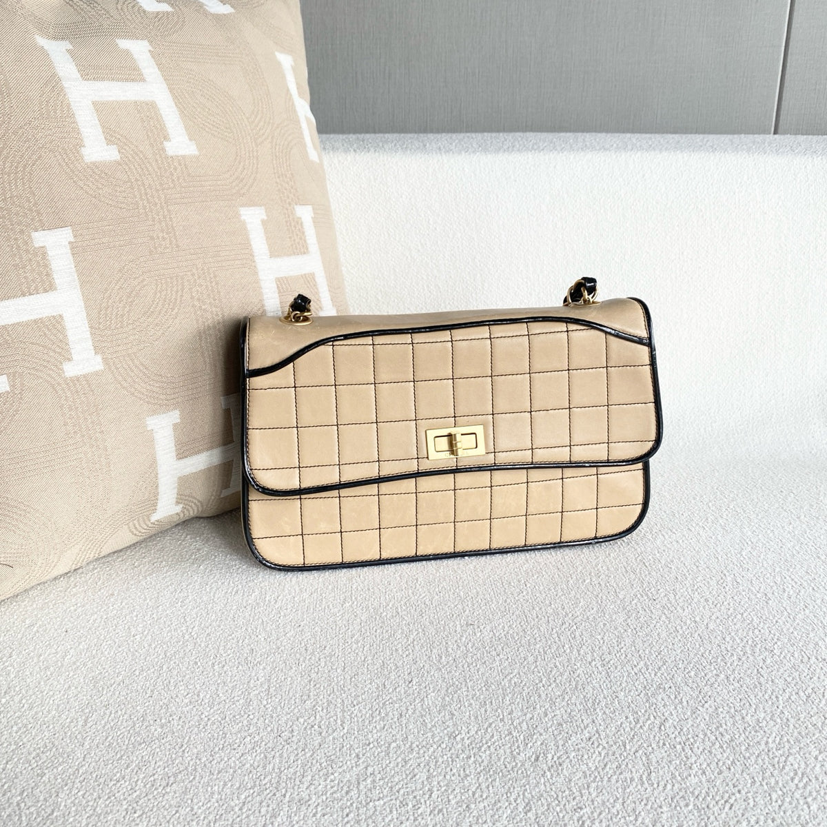 Chanel - 2.55 - Leather - Beige - (medium)