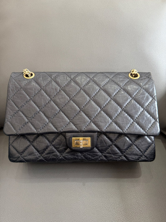 Chanel - 2.55 Reissue 227 - Distressed calfskin leather - Black with Gold-tone Hardware - (Medium-Large)