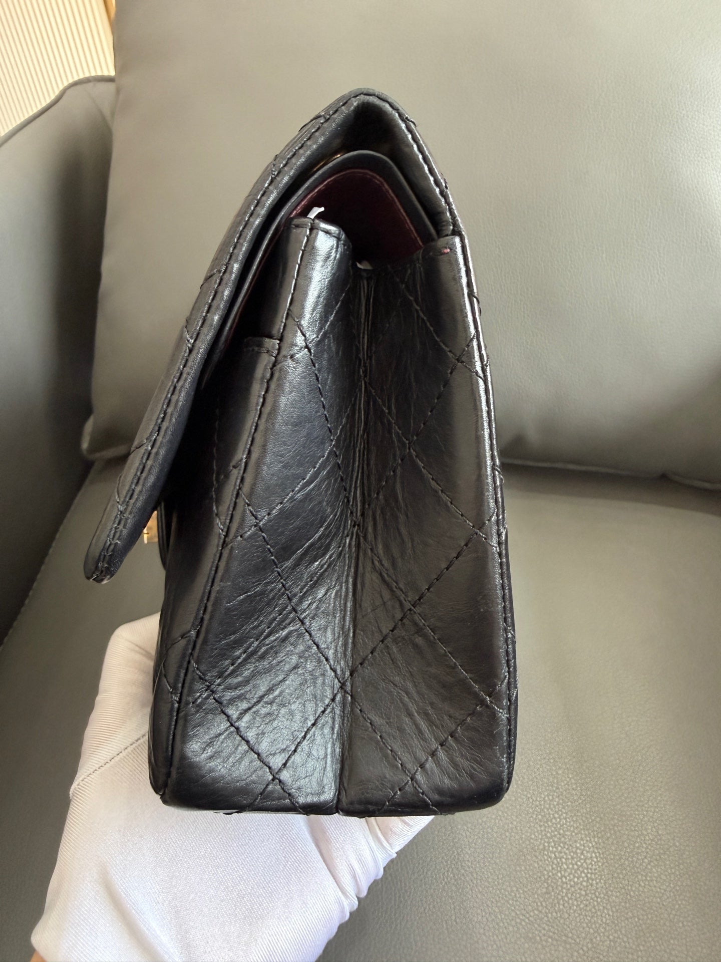 Chanel - 2.55 Reissue 227 - Distressed calfskin leather - Black with Gold-tone Hardware - (Medium-Large)