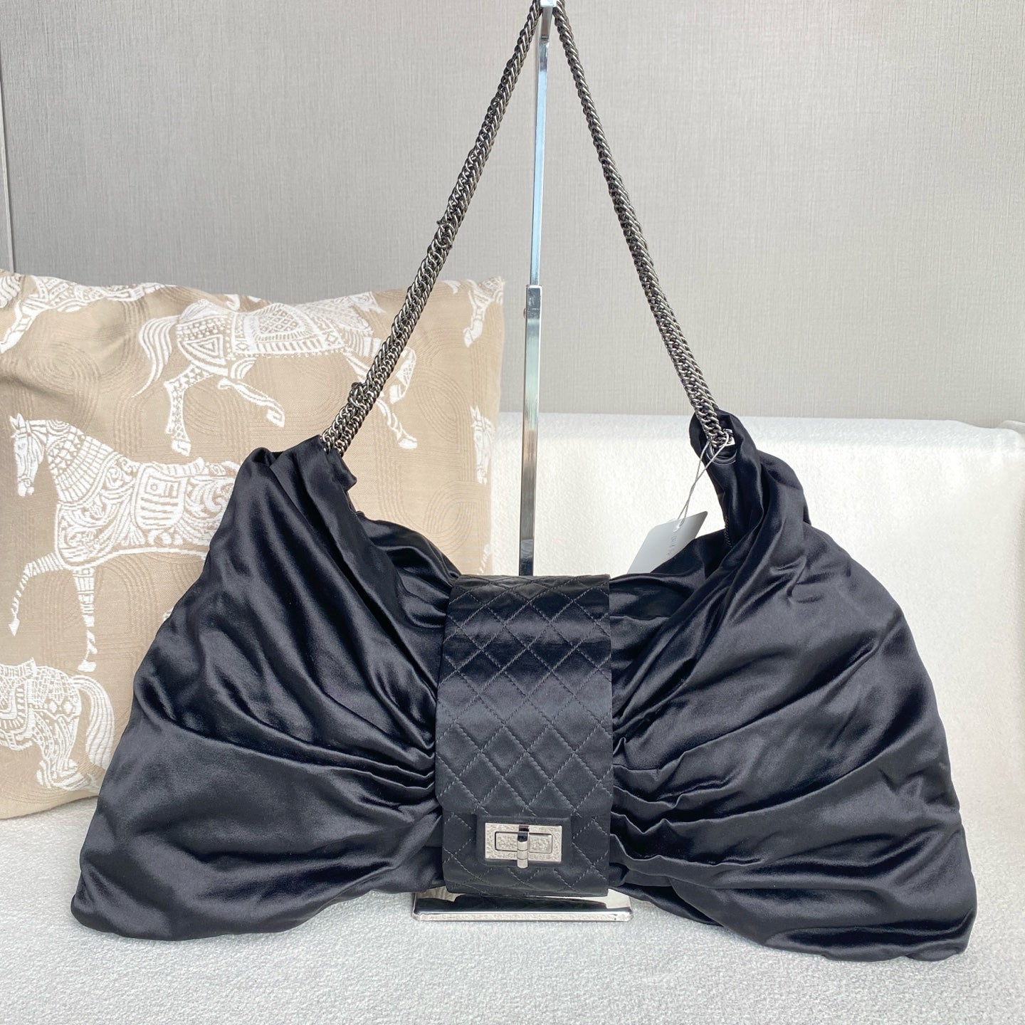 Chanel - 2.55 Reissue Bow Bag - Satin - Black - (Large)