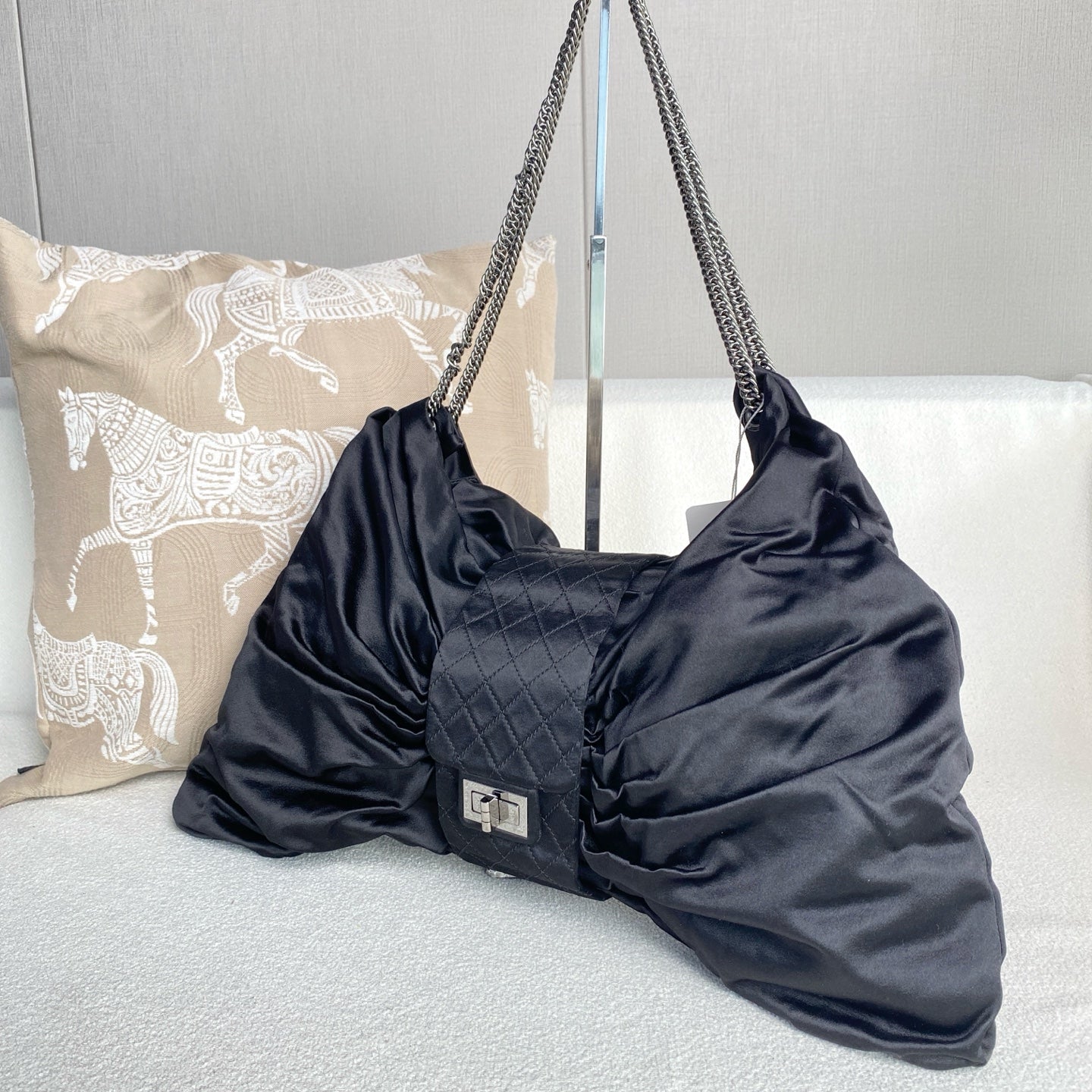 Chanel - 2.55 Reissue Bow Bag - Satin - Black - (Large)