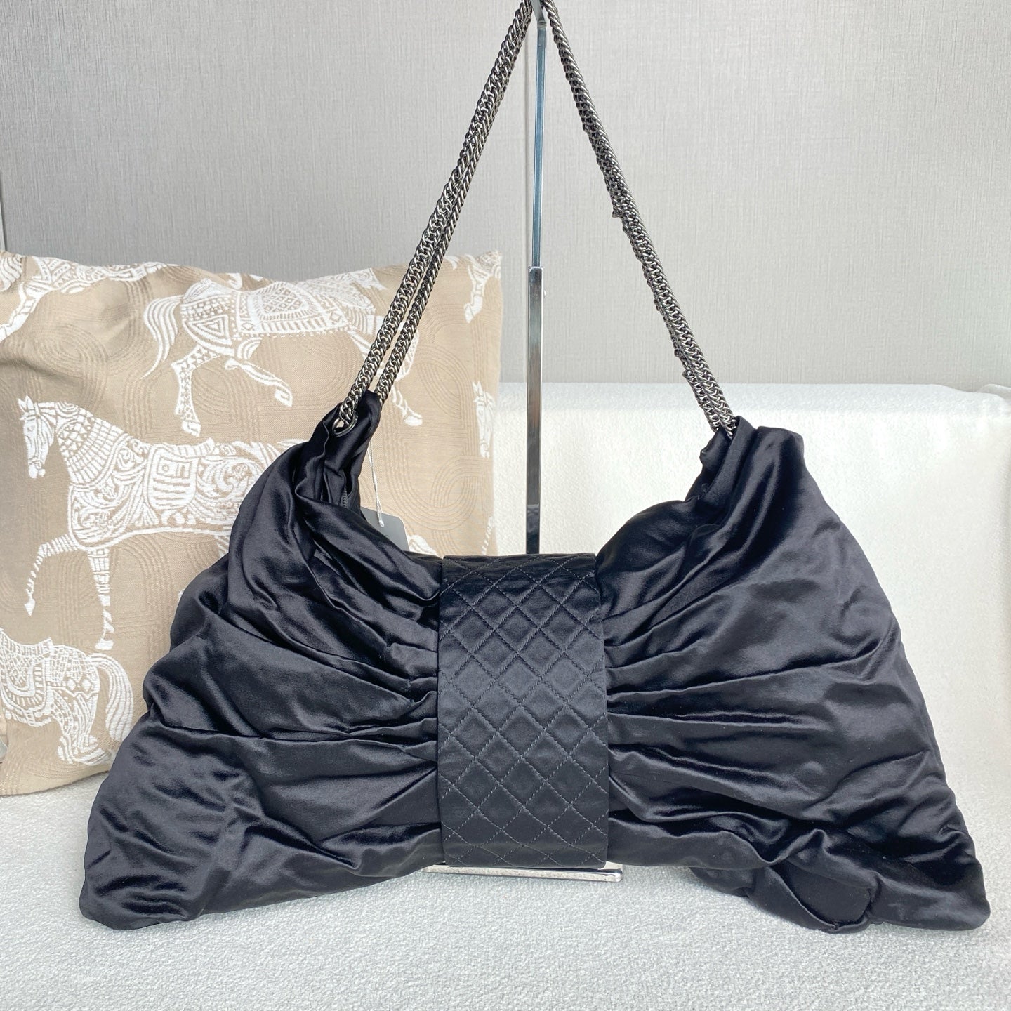 Chanel - 2.55 Reissue Bow Bag - Satin - Black - (Large)