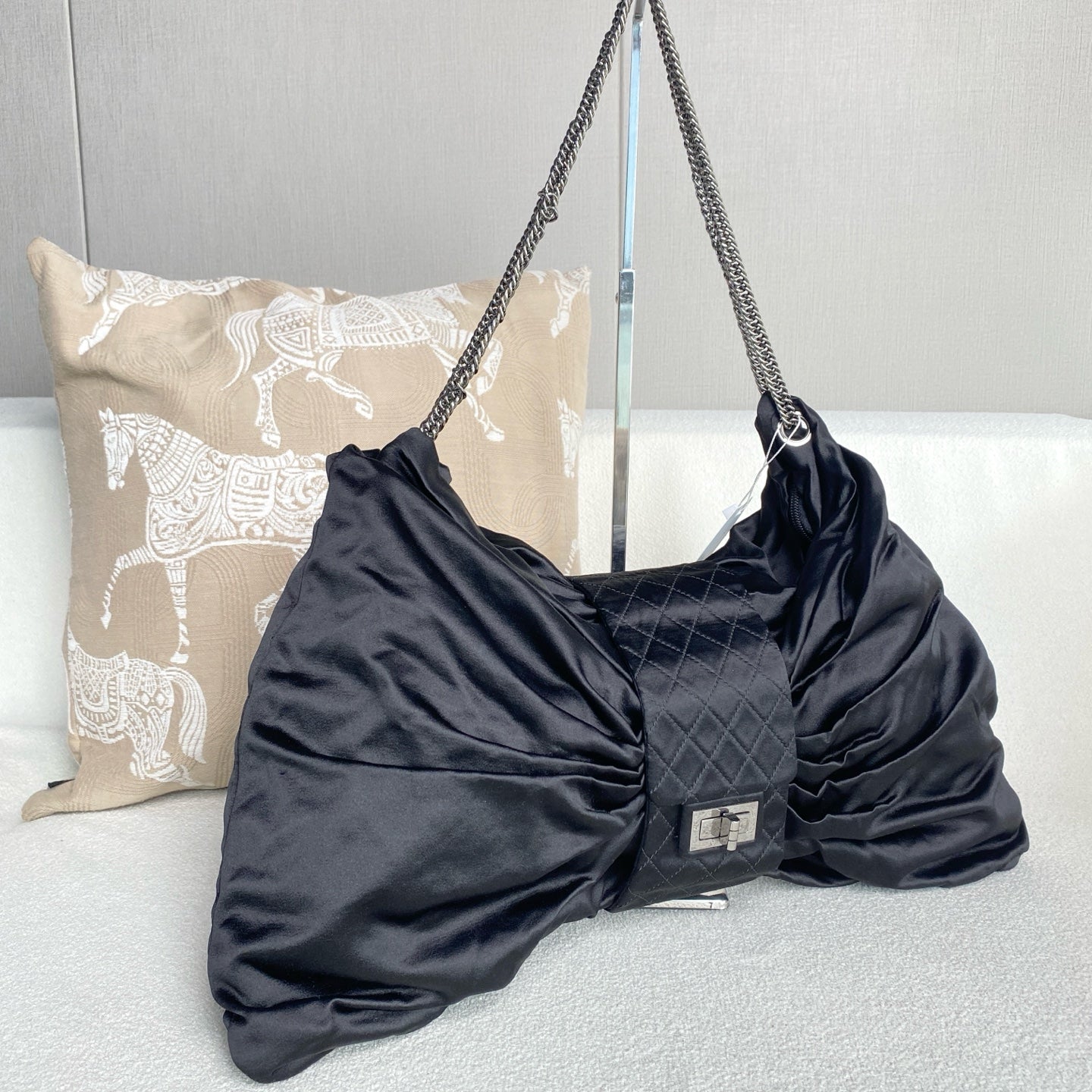 Chanel - 2.55 Reissue Bow Bag - Satin - Black - (Large)
