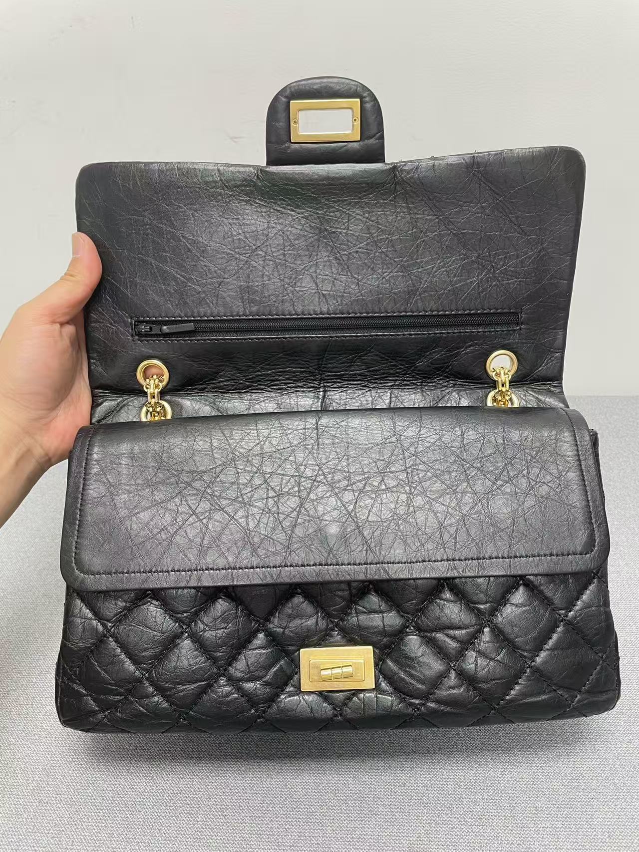 Chanel - 2.55 Reissue Flap Bag - Aged calfskin leather - Black - (Medium)