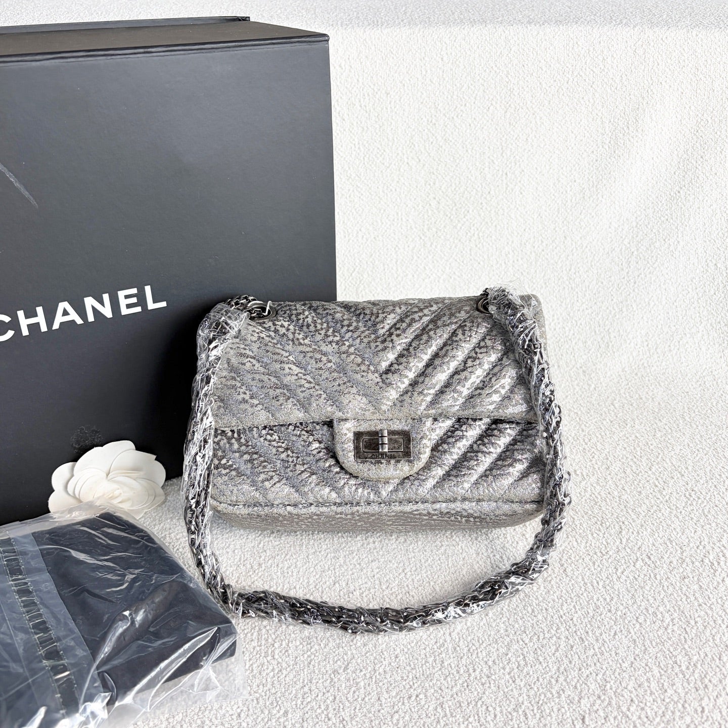 Chanel - 2.55 Reissue Mini V-Quilted Flap Bag - Calfskin leather - Silver - (mini)