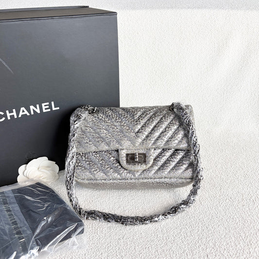 Chanel - 2.55 Reissue Mini V-Quilted Flap Bag - Calfskin leather - Silver - (mini)