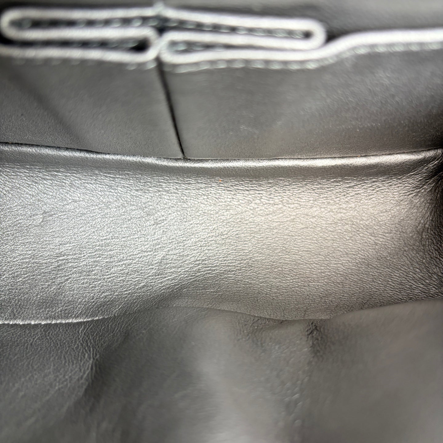 Chanel - 2.55 Reissue Mini V-Quilted Flap Bag - Calfskin leather - Silver - (mini)
