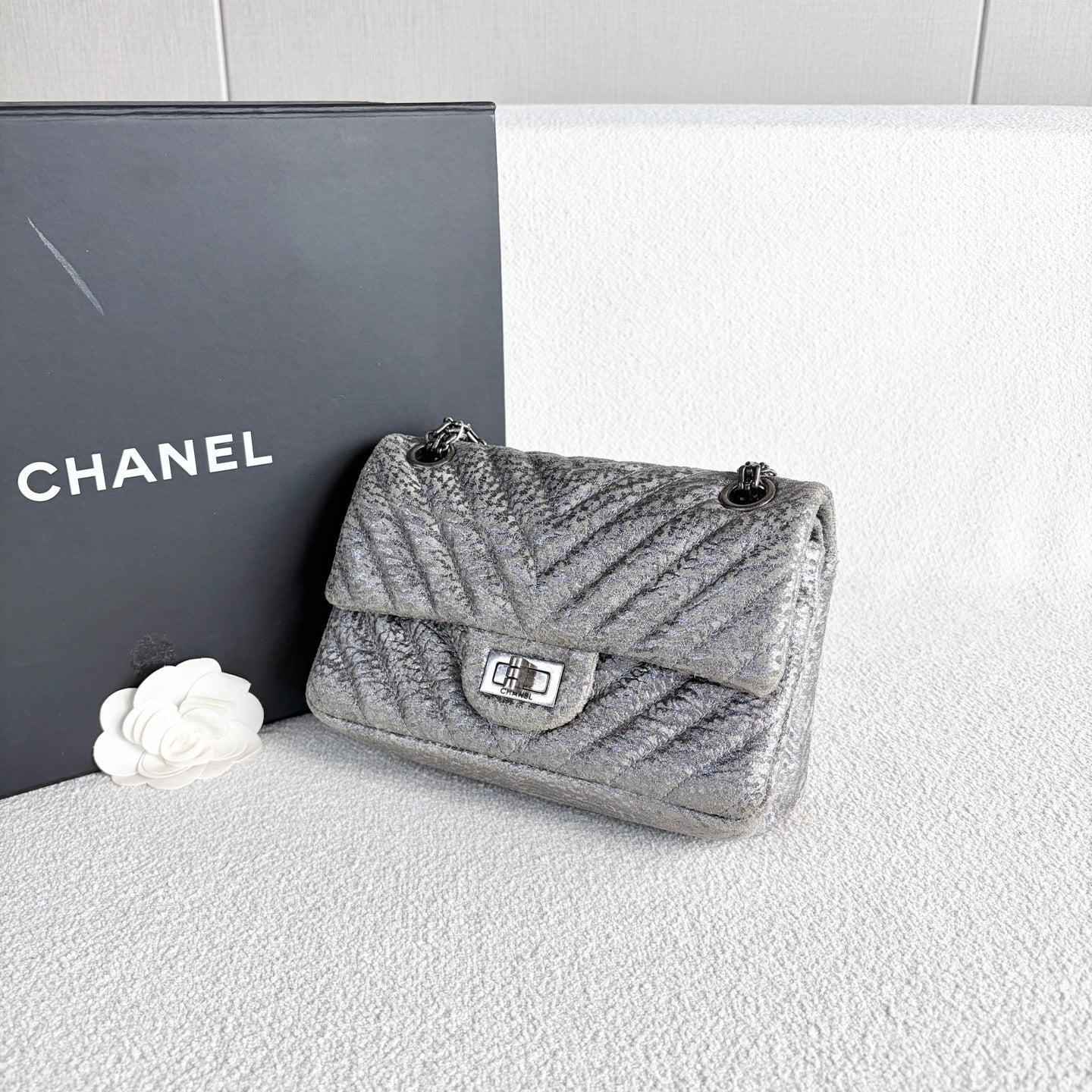 Chanel - 2.55 Reissue Mini V-Quilted Flap Bag - Calfskin leather - Silver - (mini)