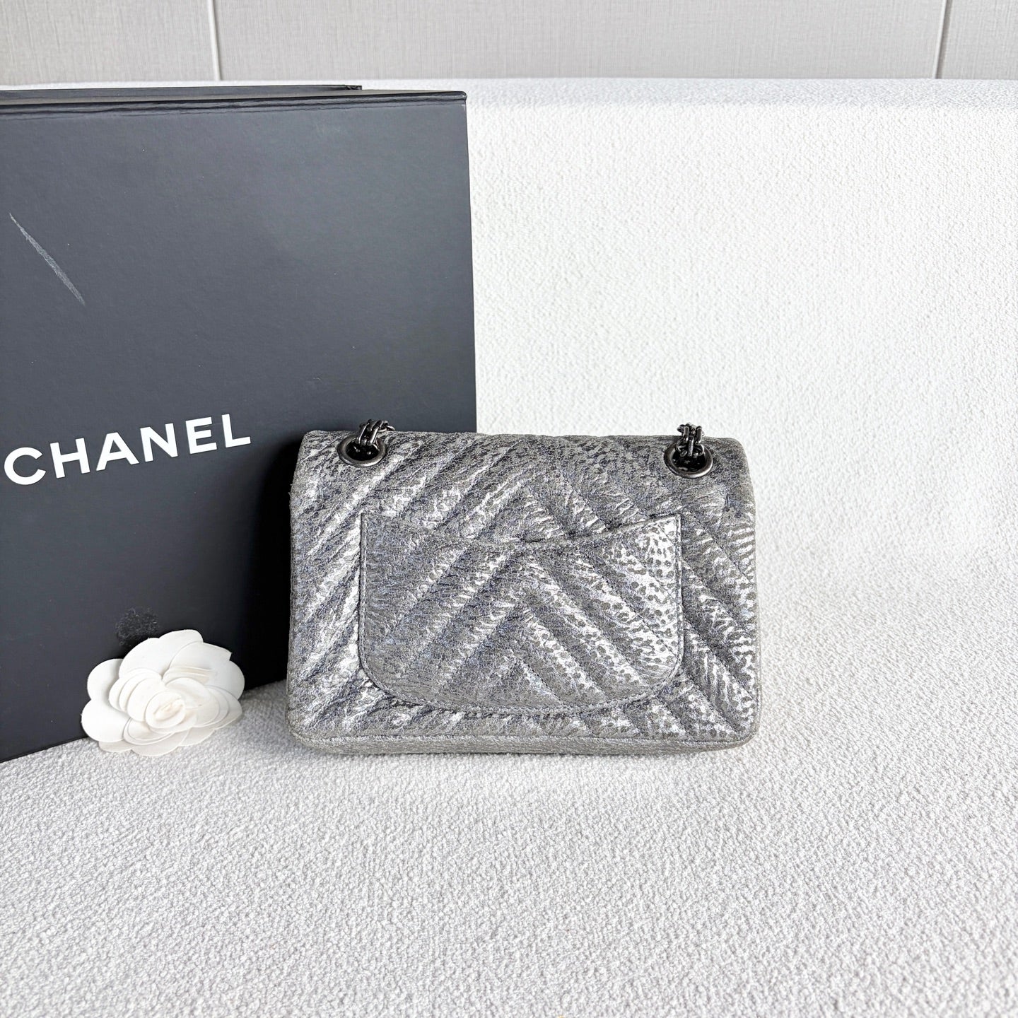 Chanel - 2.55 Reissue Mini V-Quilted Flap Bag - Calfskin leather - Silver - (mini)
