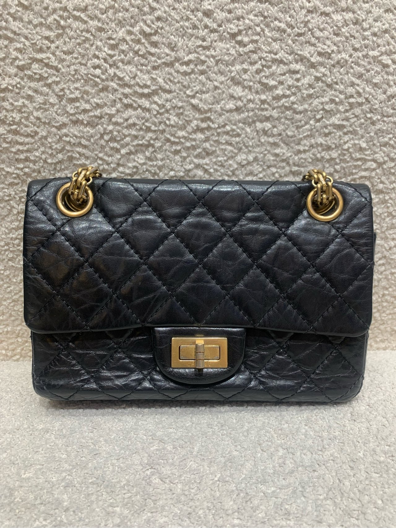 Chanel - 2.55 Reissue Mini - Vintage calfskin leather - Black with Gold-Tone Hardware - (mini)