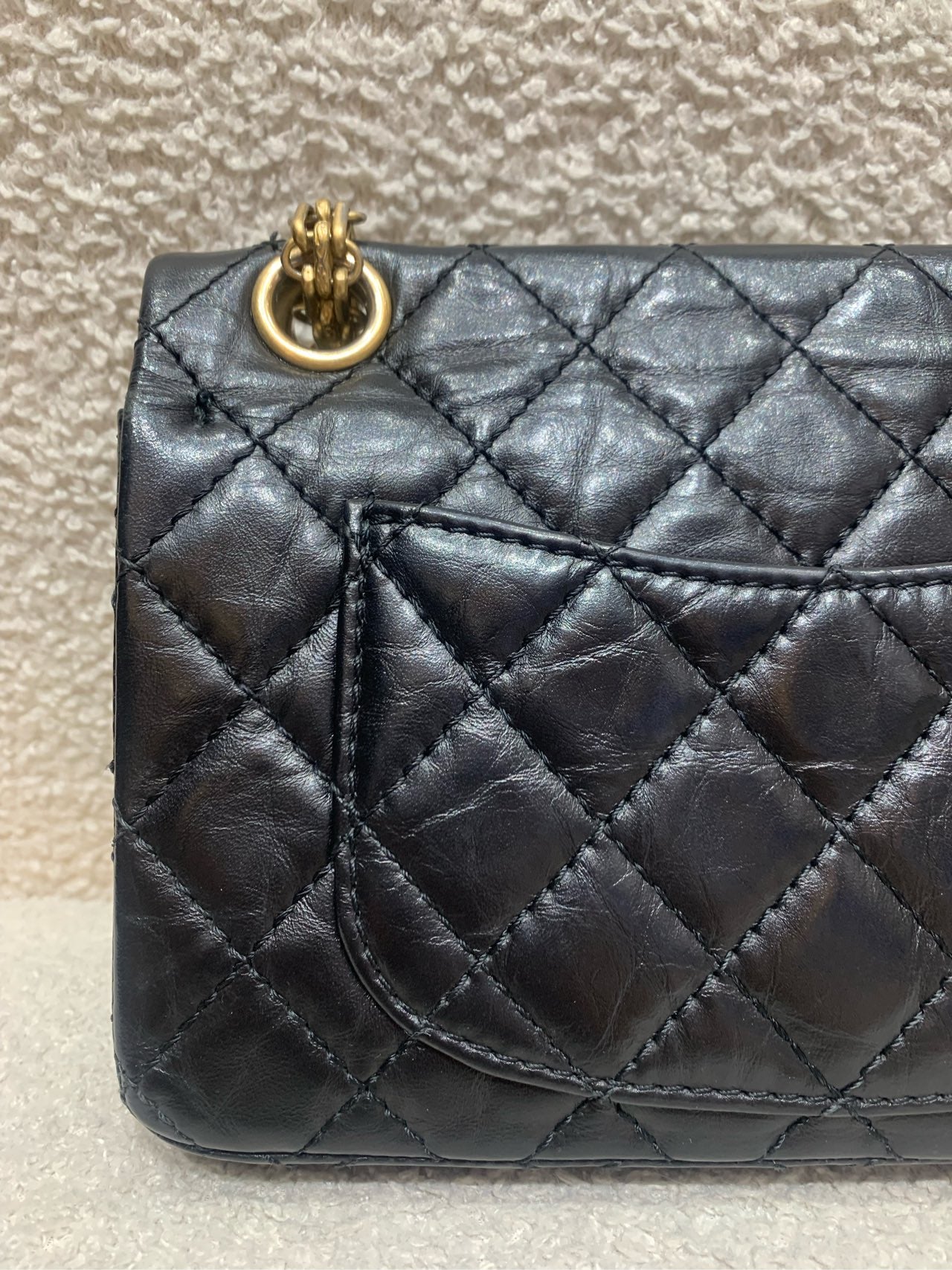 Chanel - 2.55 Reissue Mini - Vintage calfskin leather - Black with Gold-Tone Hardware - (mini)