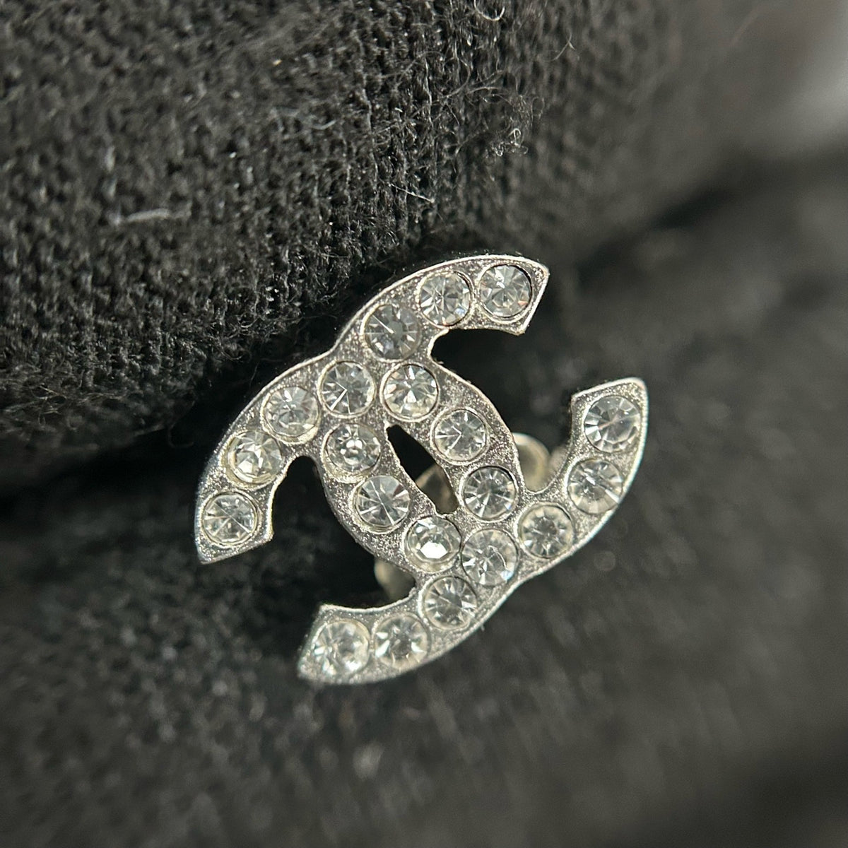 Chanel - 20A - Gold-tone metal alloy with clear crystal embellishments. - Gold