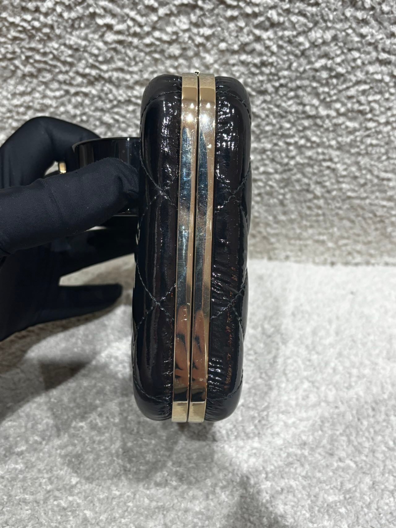 Chanel - 21K Patent Leather Evening Minaudiere with Acrylic Bracelet Handle - Patent leather with calfskin interior - Black - (mini)
