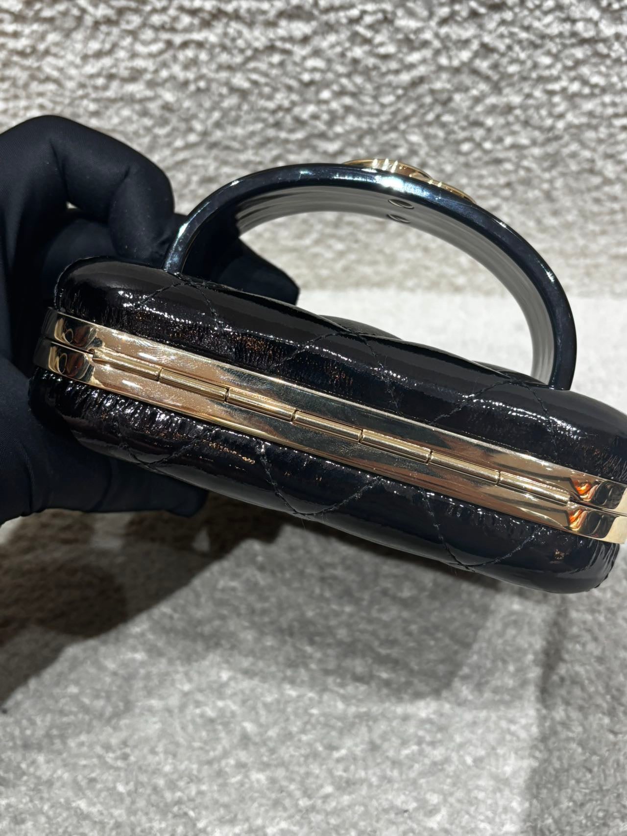 Chanel - 21K Patent Leather Evening Minaudiere with Acrylic Bracelet Handle - Patent leather with calfskin interior - Black - (mini)