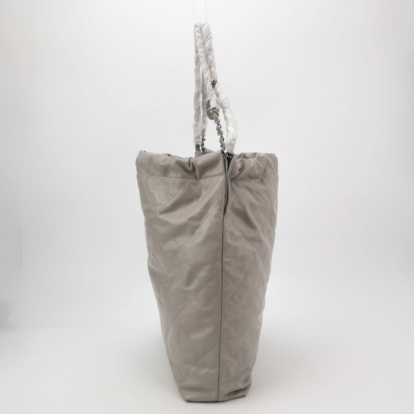 Chanel - 22 Bag - Calfskin leather - Grey with Silver-Tone Hardware - (Medium)