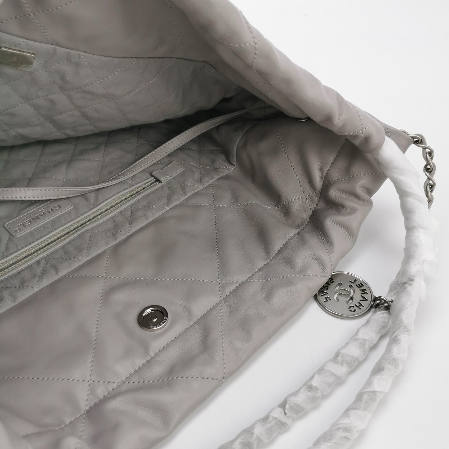 Chanel - 22 Bag - Calfskin leather - Grey with Silver-Tone Hardware - (Medium)