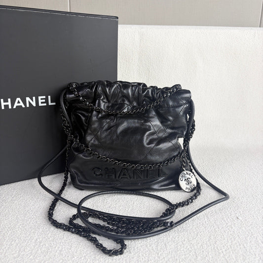 Chanel - 22 Bag - Leather - Black - (mini)