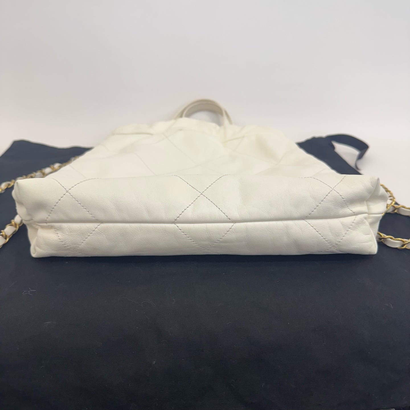 Chanel - 22 Bag - Leather - White - (medium)