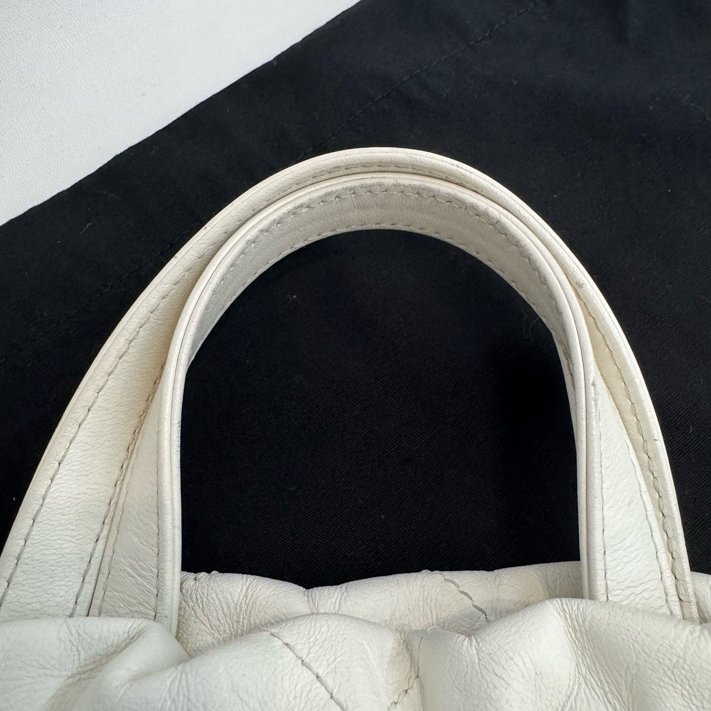 Chanel - 22 Bag - Leather - White - (medium)