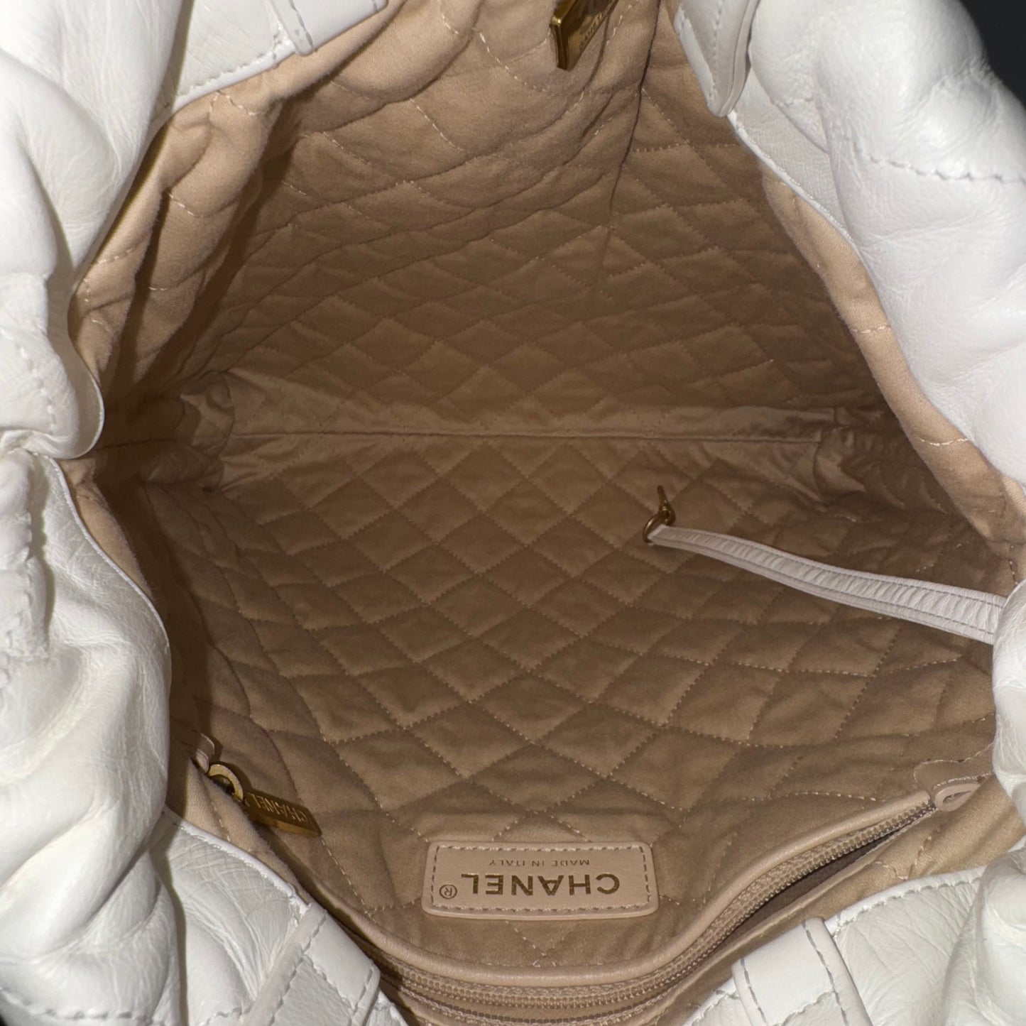 Chanel - 22 Bag - Leather - White - (medium)