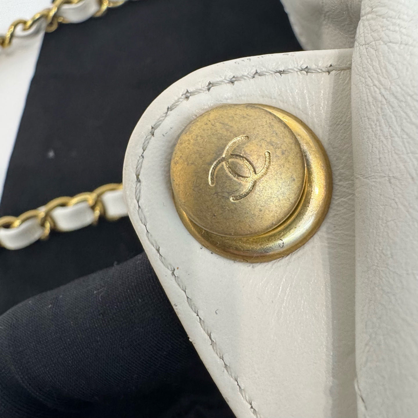 Chanel - 22 Bag - Leather - White - (medium)