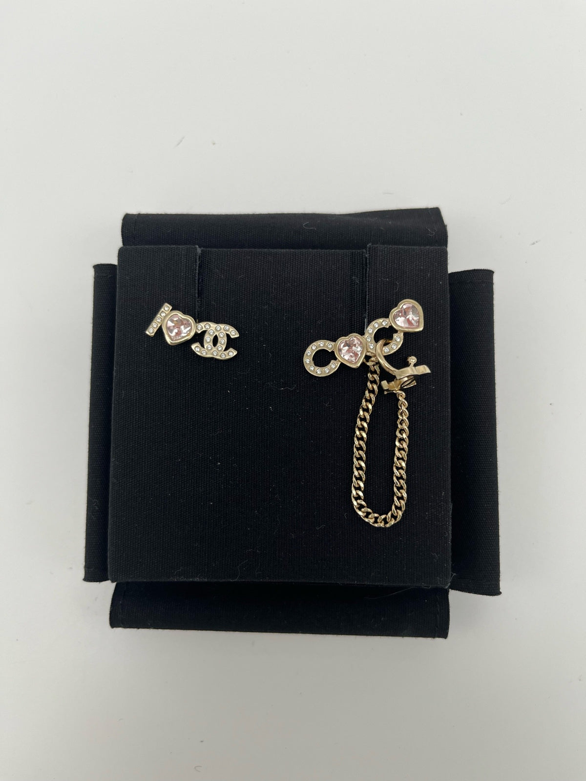 Chanel - 22B - Gold-tone metal with clear and pink glass crystals. - Multicolour